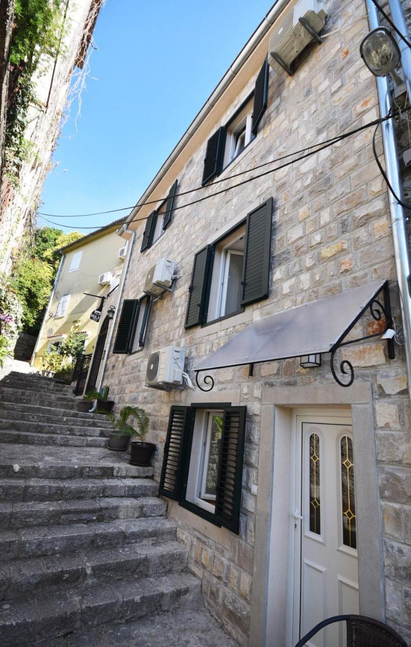 Vila Kula 1830 Apartments Herceg Novi Zewnętrze zdjęcie
